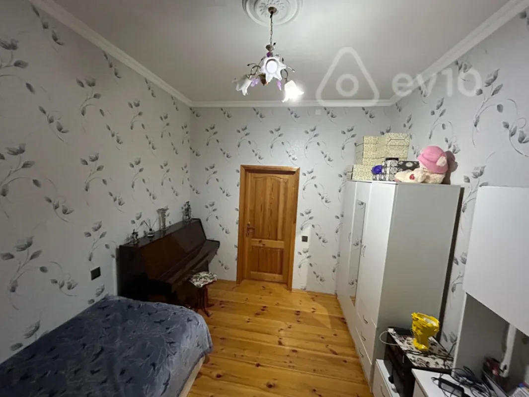 Satılır 6 otaqlı həyət evi 170 m²