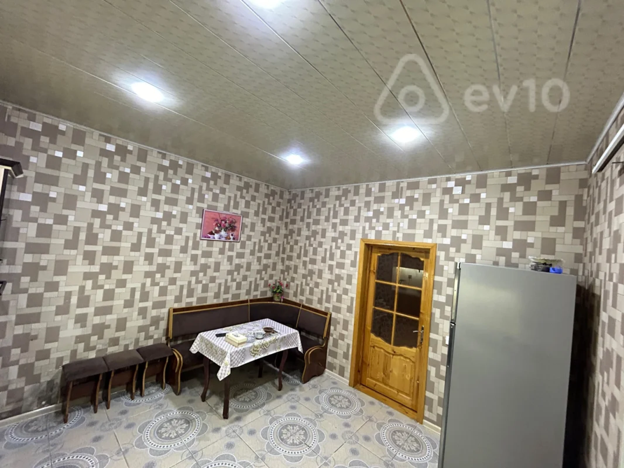 Satılır 6 otaqlı həyət evi 170 m²