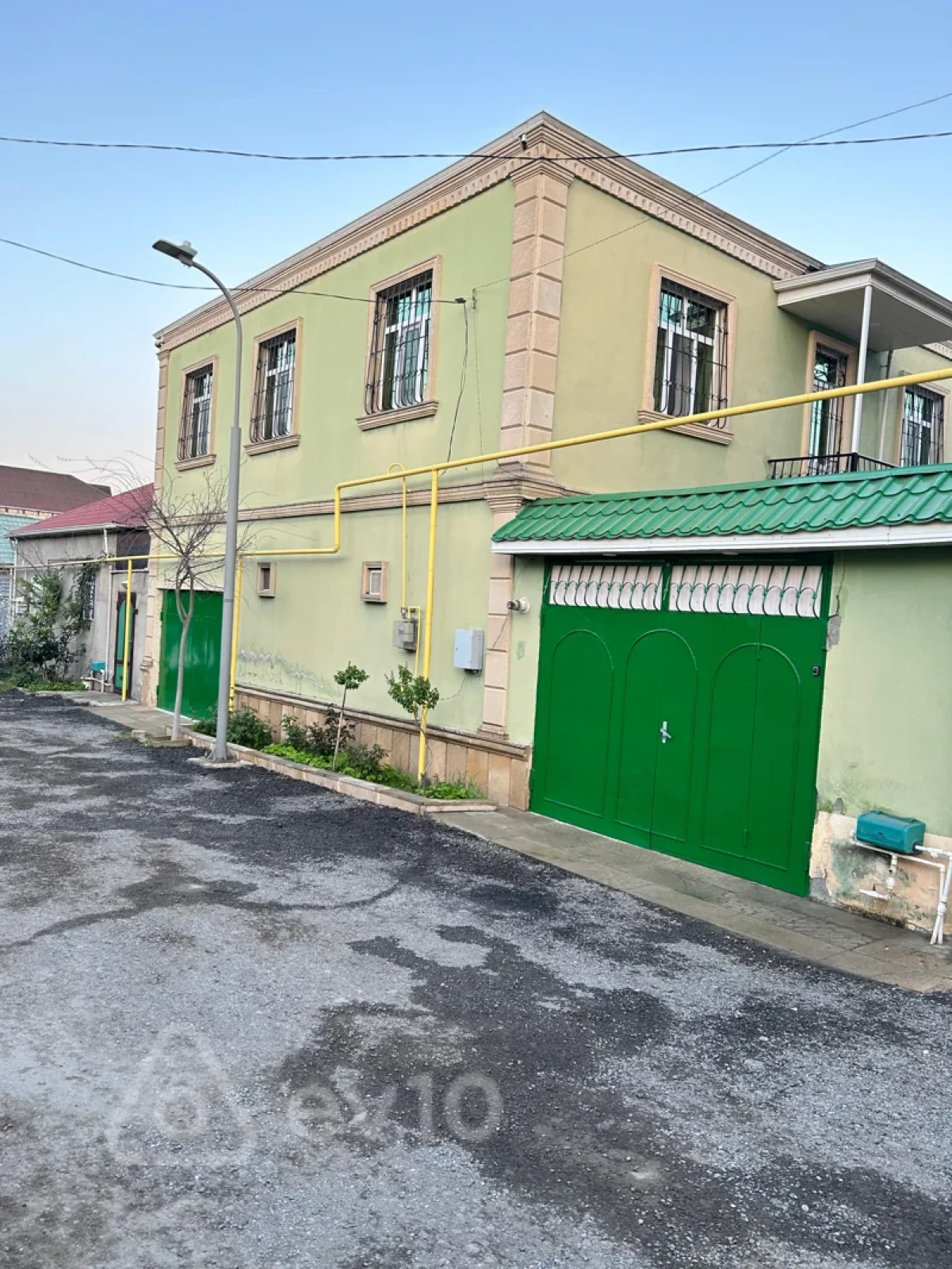 Satılır 6 otaqlı həyət evi 170 m²