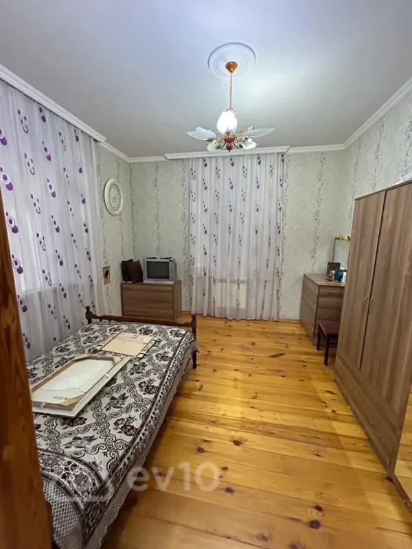 Satılır 6 otaqlı həyət evi 170 m²