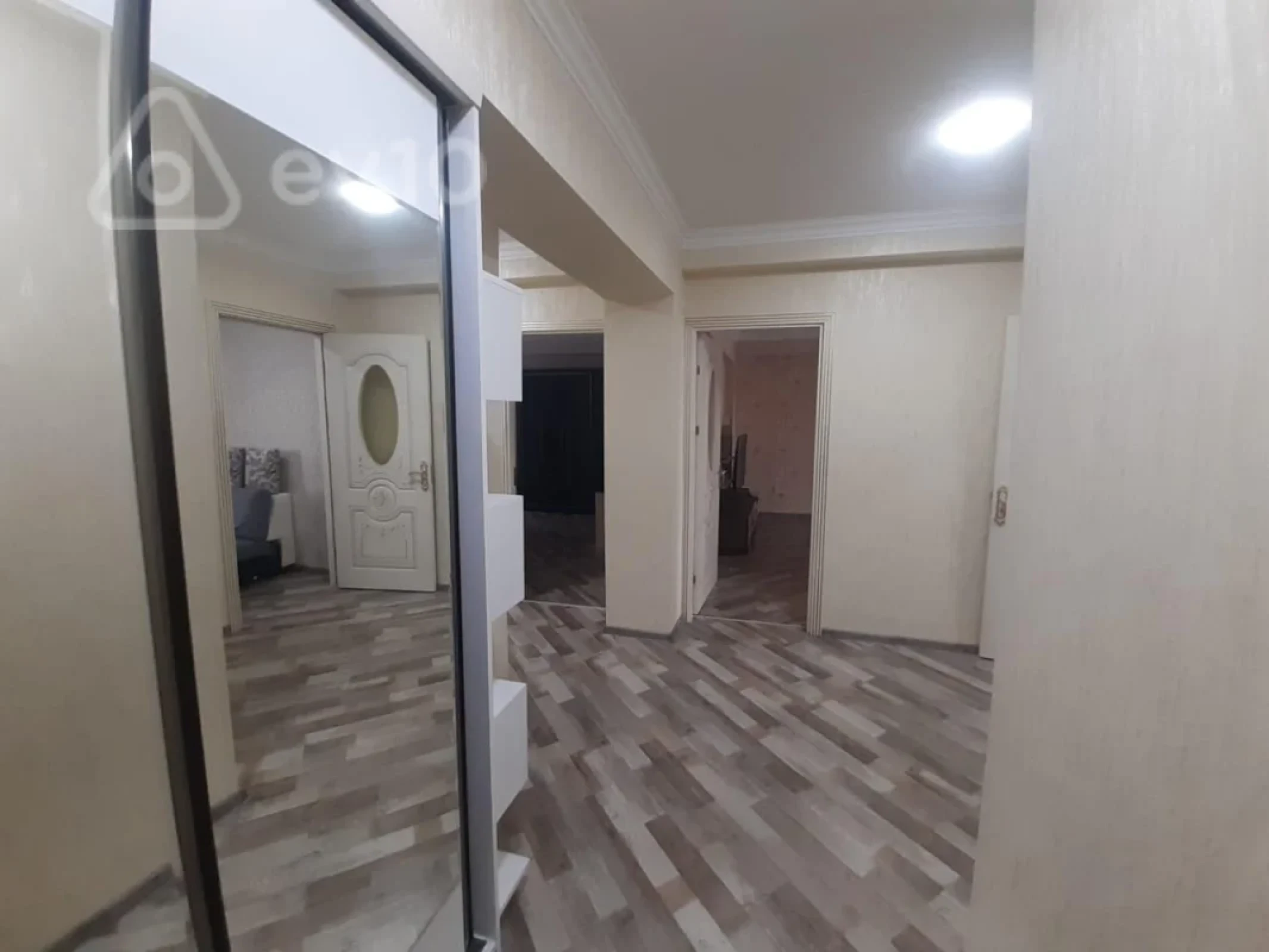 Satılır 3 otaqlı yeni tikili 135 m²