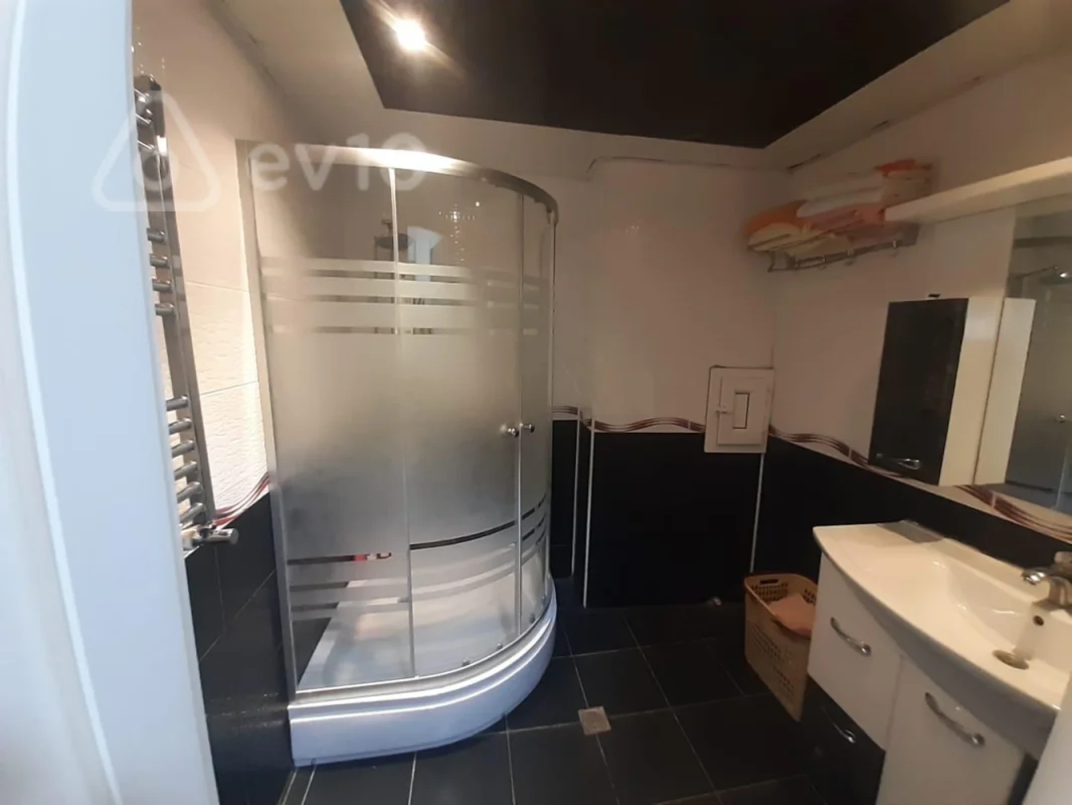 Satılır 3 otaqlı yeni tikili 135 m²