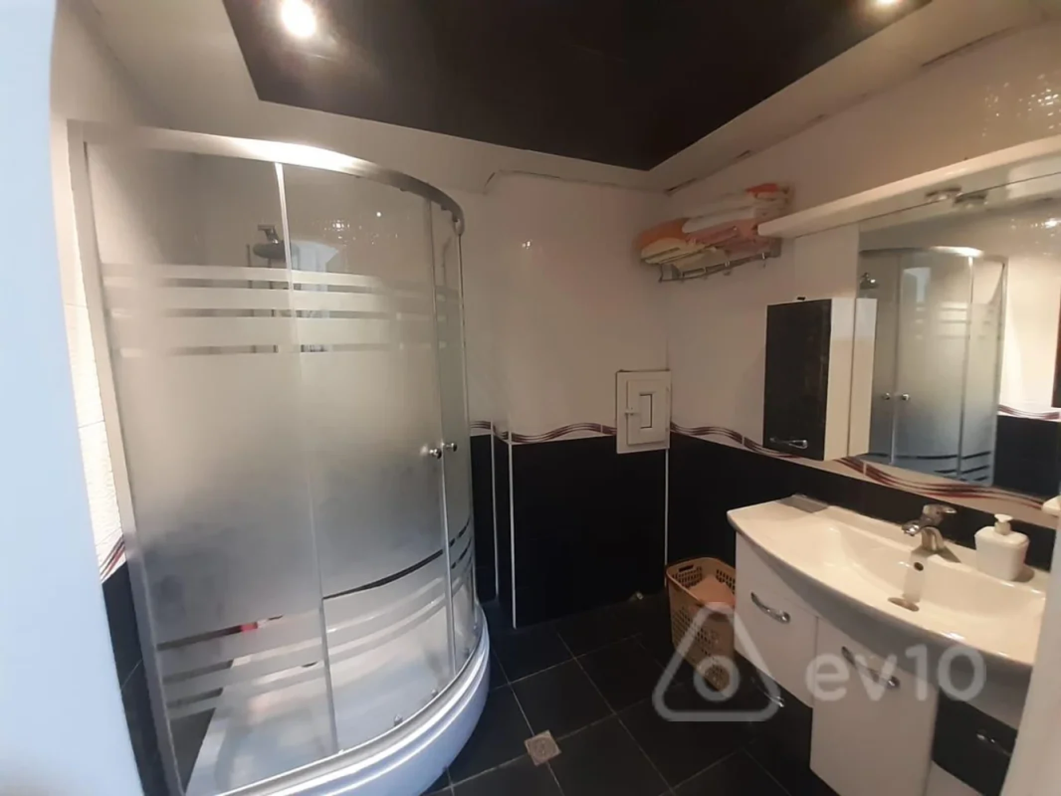 Satılır 3 otaqlı yeni tikili 135 m²