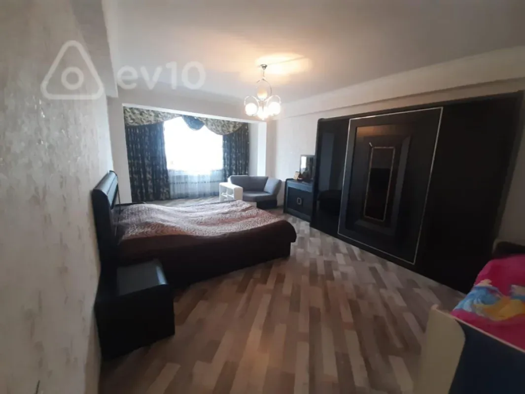 Satılır 3 otaqlı yeni tikili 135 m²