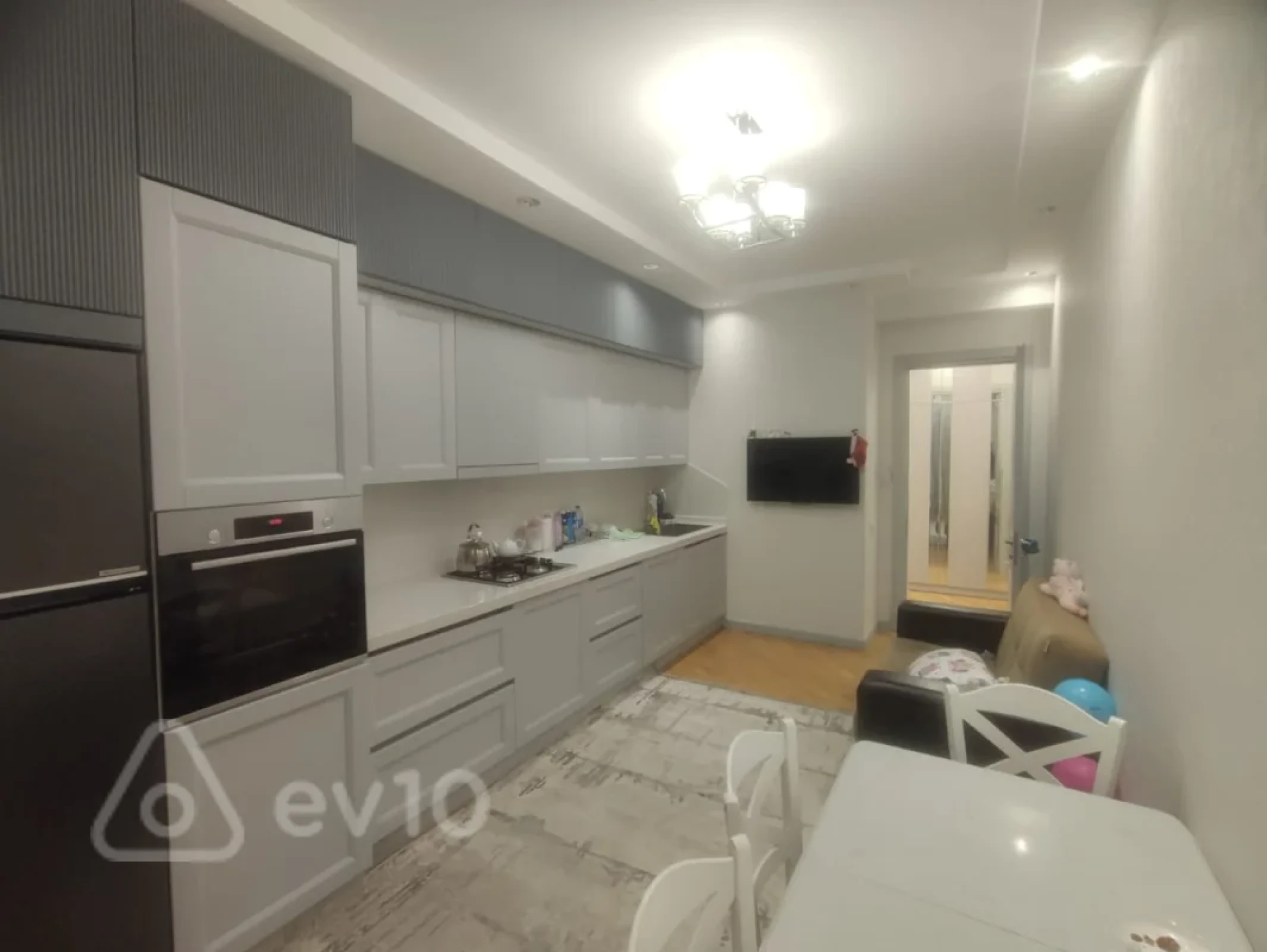 Kirayə verilir 3 otaqlı yeni tikili 141 m²
