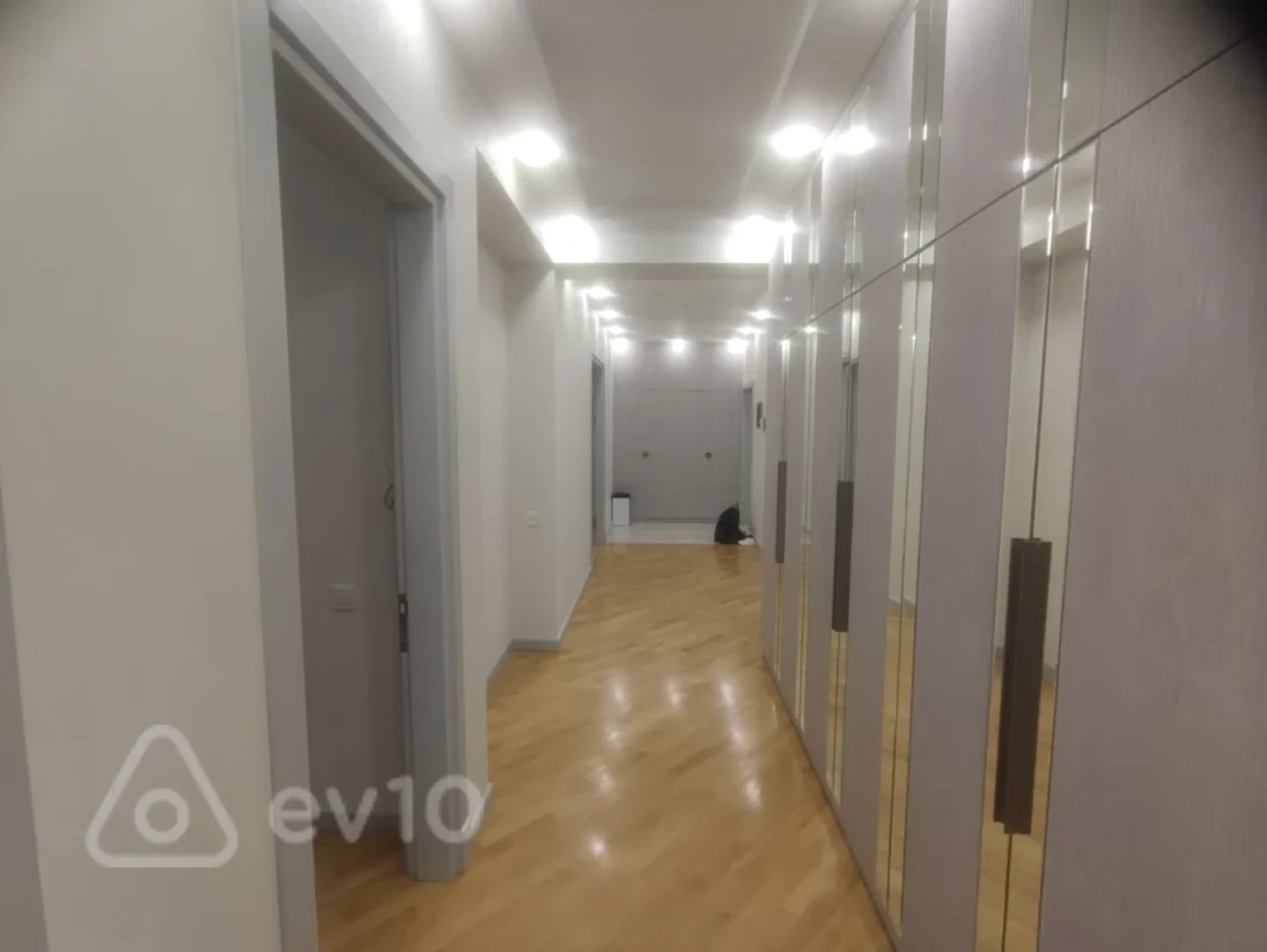 Kirayə verilir 3 otaqlı yeni tikili 141 m²
