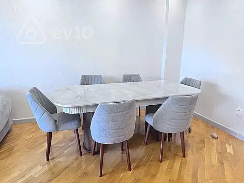 Kirayə verilir 3 otaqlı yeni tikili 141 m²