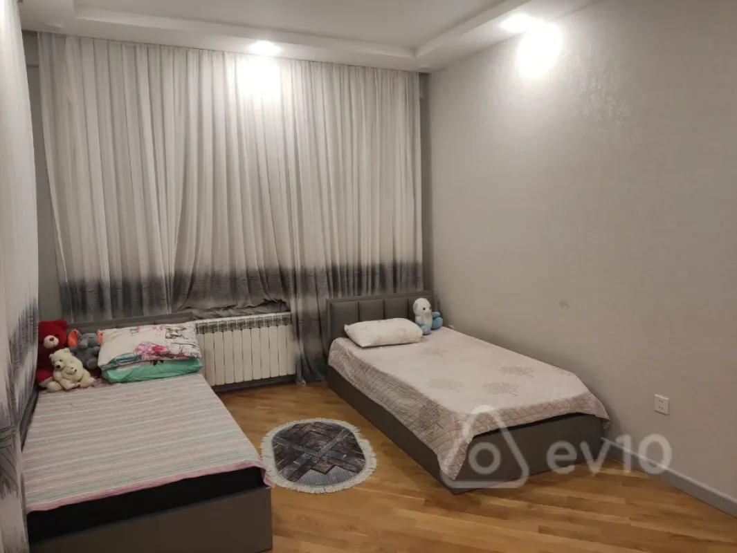 Kirayə verilir 3 otaqlı yeni tikili 141 m²
