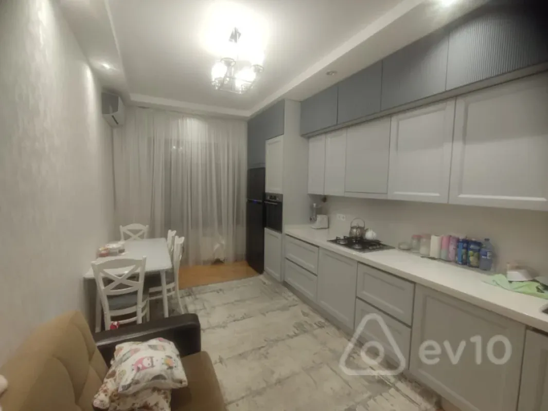 Kirayə verilir 3 otaqlı yeni tikili 141 m²