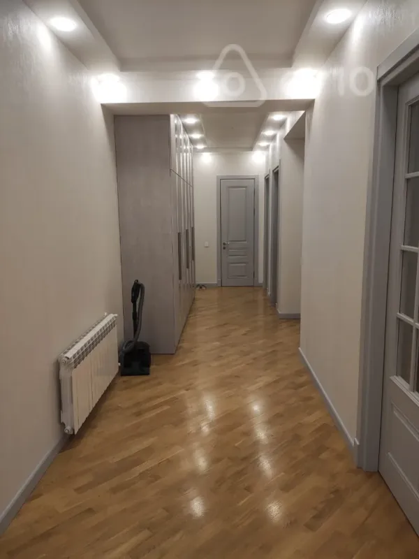 Kirayə verilir 3 otaqlı yeni tikili 141 m²