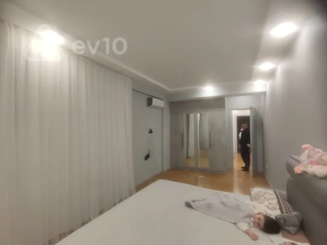 Kirayə verilir 3 otaqlı yeni tikili 141 m²