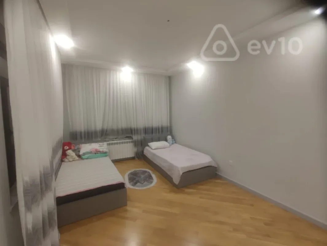 Kirayə verilir 3 otaqlı yeni tikili 141 m²