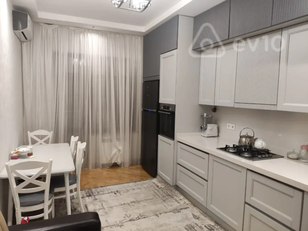 Kirayə verilir 3 otaqlı yeni tikili 141 m²