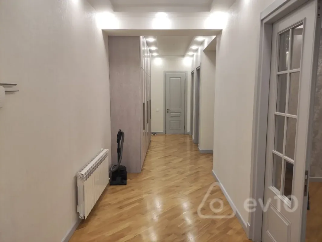 Kirayə verilir 3 otaqlı yeni tikili 141 m²
