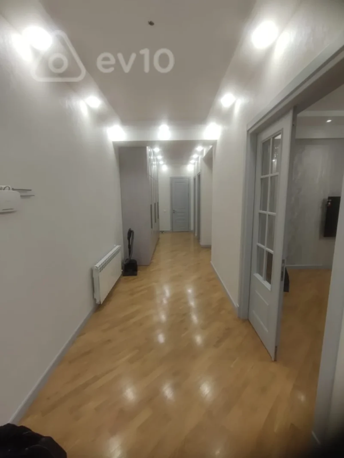 Kirayə verilir 3 otaqlı yeni tikili 141 m²