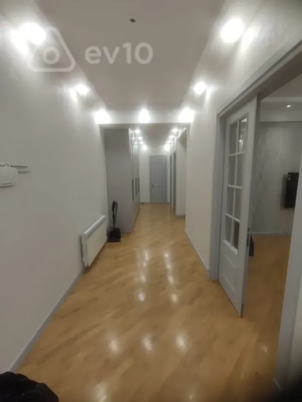 Kirayə verilir 3 otaqlı yeni tikili 141 m²
