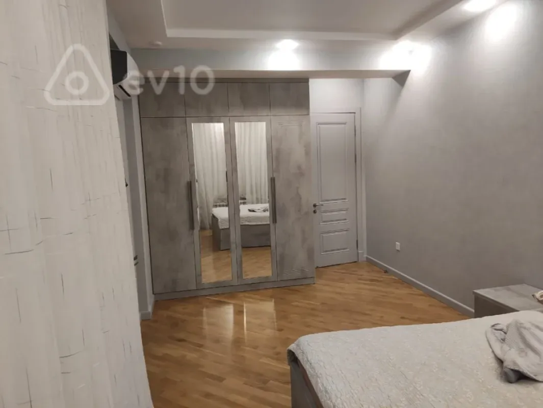 Kirayə verilir 3 otaqlı yeni tikili 141 m²