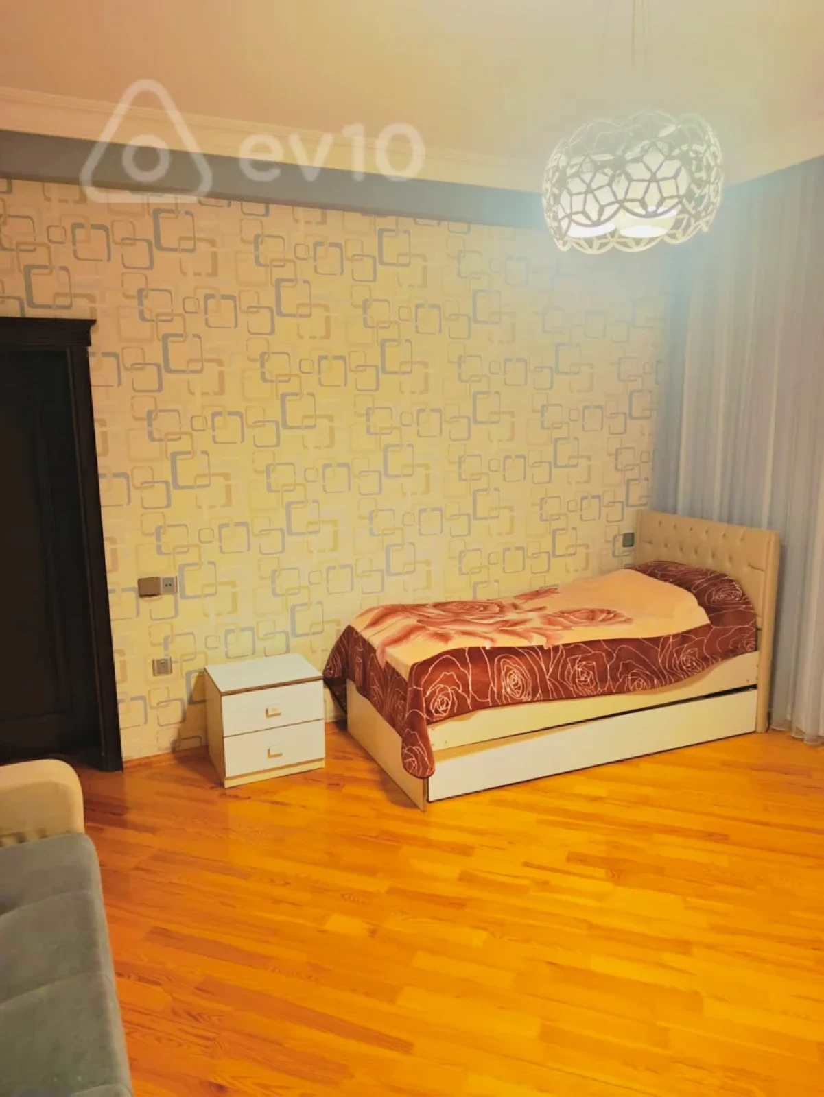 Kirayə verilir 3 otaqlı yeni tikili 140 m²