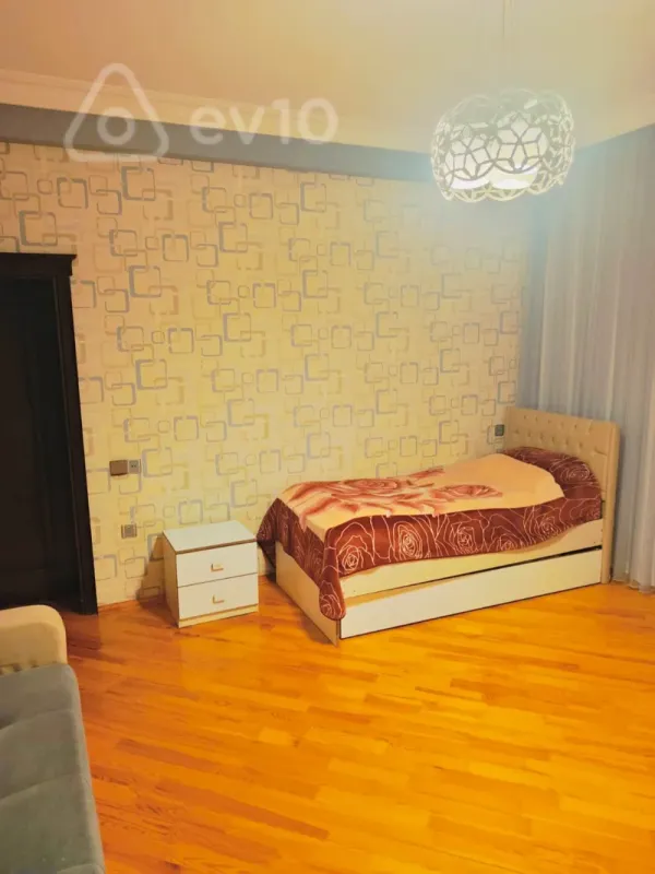 Kirayə verilir 3 otaqlı yeni tikili 140 m²