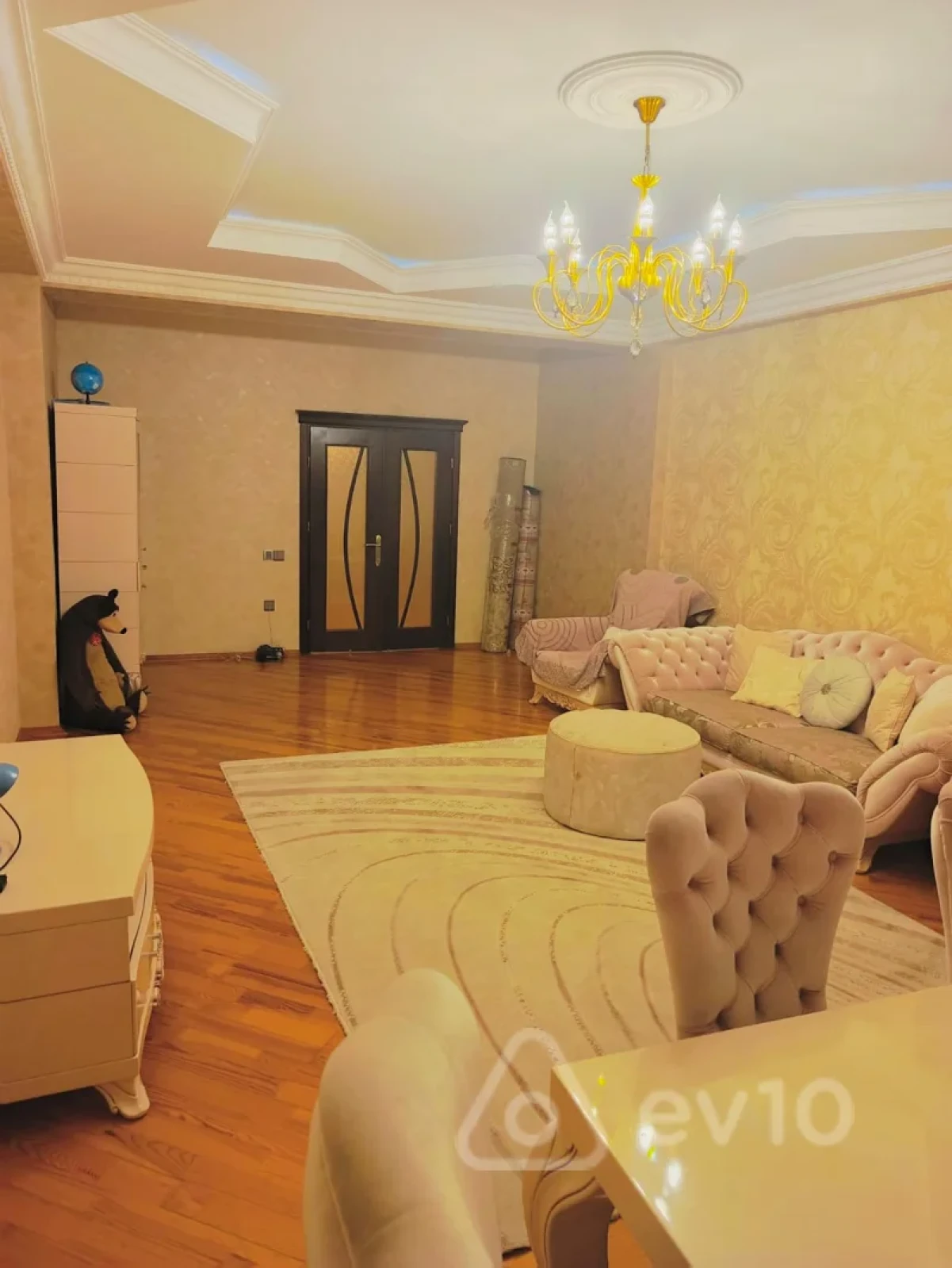 Kirayə verilir 3 otaqlı yeni tikili 140 m²