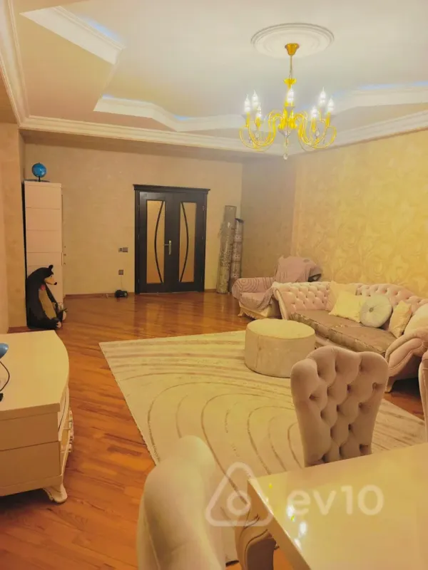 Kirayə verilir 3 otaqlı yeni tikili 140 m²