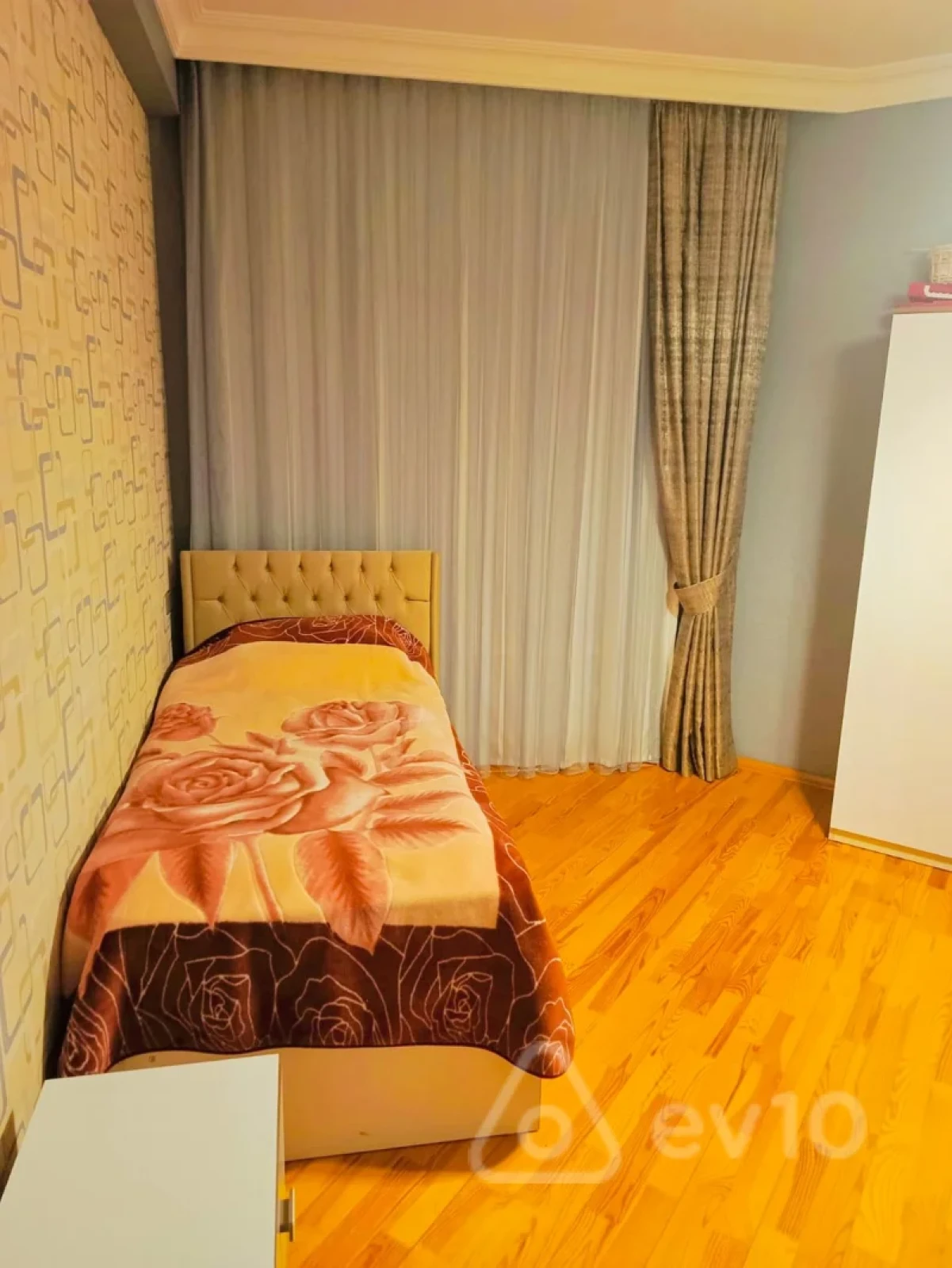 Kirayə verilir 3 otaqlı yeni tikili 140 m²