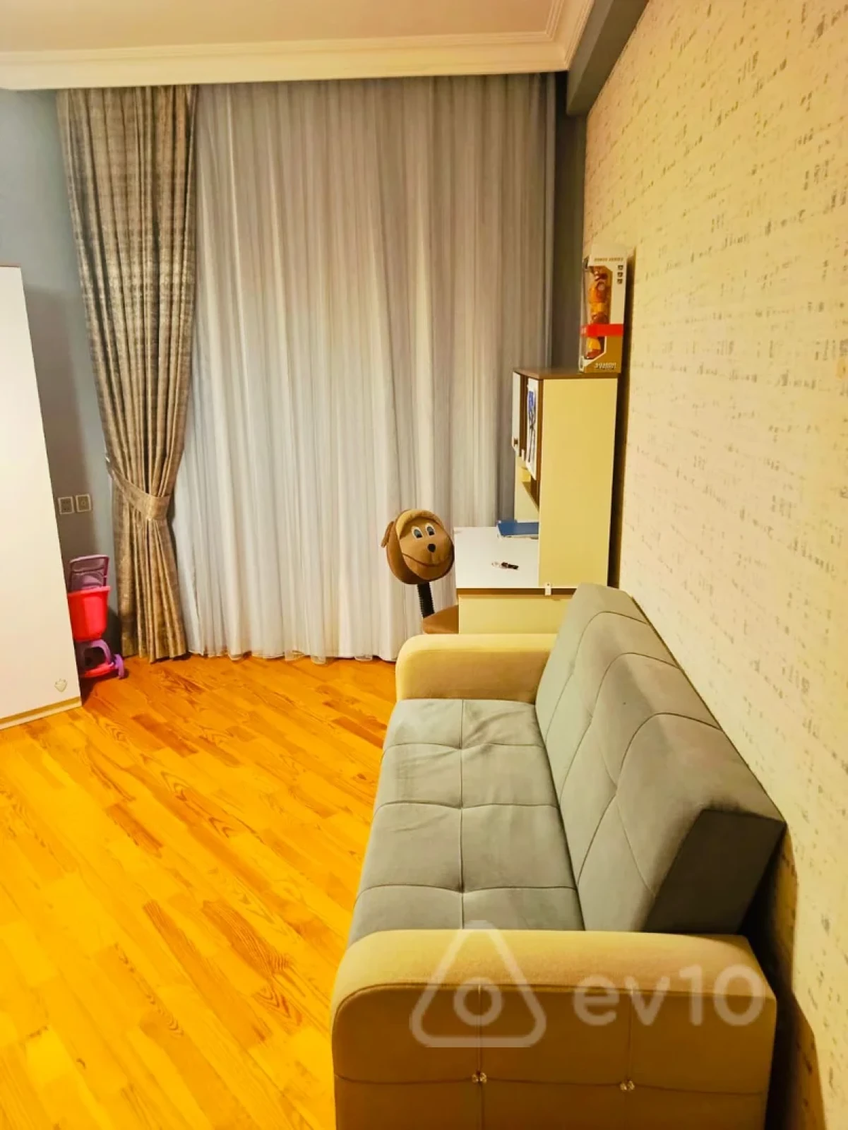 Kirayə verilir 3 otaqlı yeni tikili 140 m²