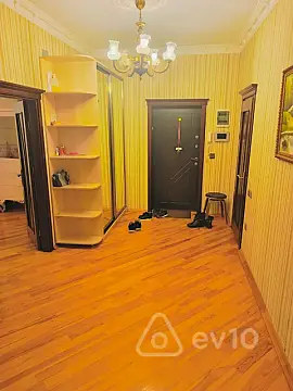 Kirayə verilir 3 otaqlı yeni tikili 140 m²