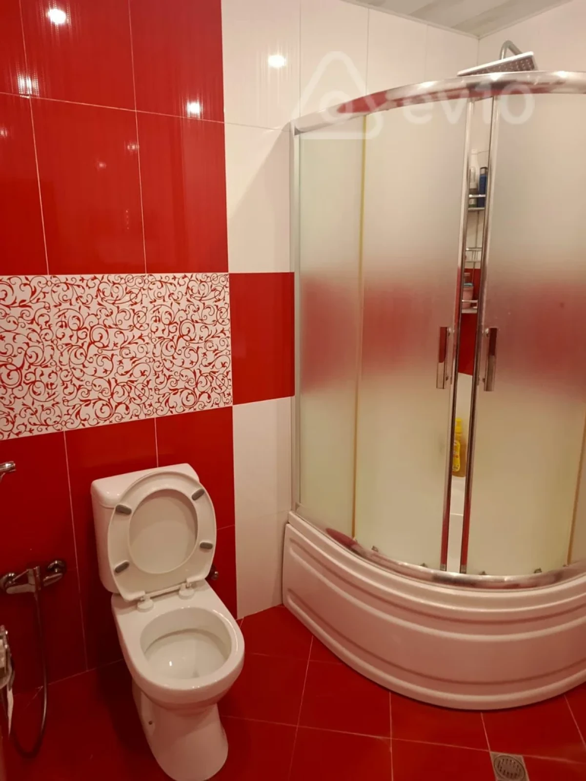Kirayə verilir 3 otaqlı yeni tikili 140 m²