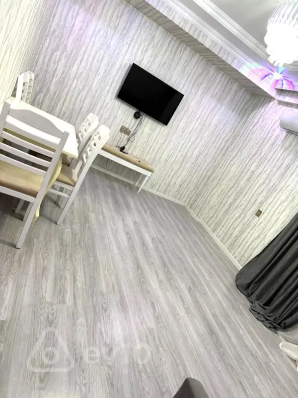 Kirayə verilir 3 otaqlı köhnə tikili 90 m²