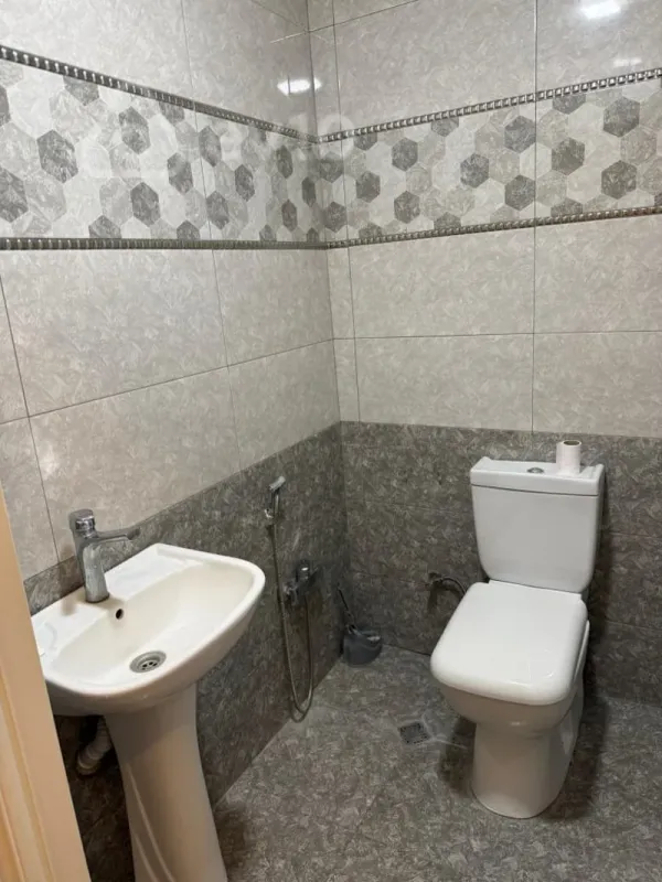 Kirayə verilir 3 otaqlı köhnə tikili 90 m²