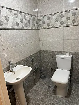 Kirayə verilir 3 otaqlı köhnə tikili 90 m²