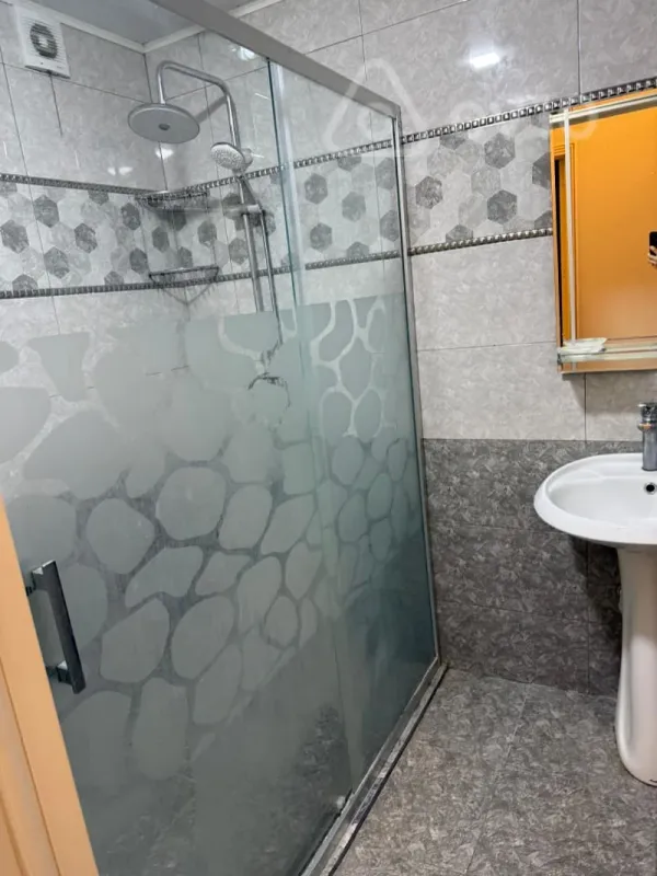 Kirayə verilir 3 otaqlı köhnə tikili 90 m²