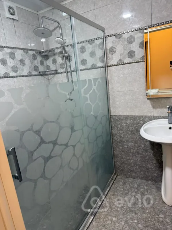 Kirayə verilir 3 otaqlı yeni tikili 90 m²