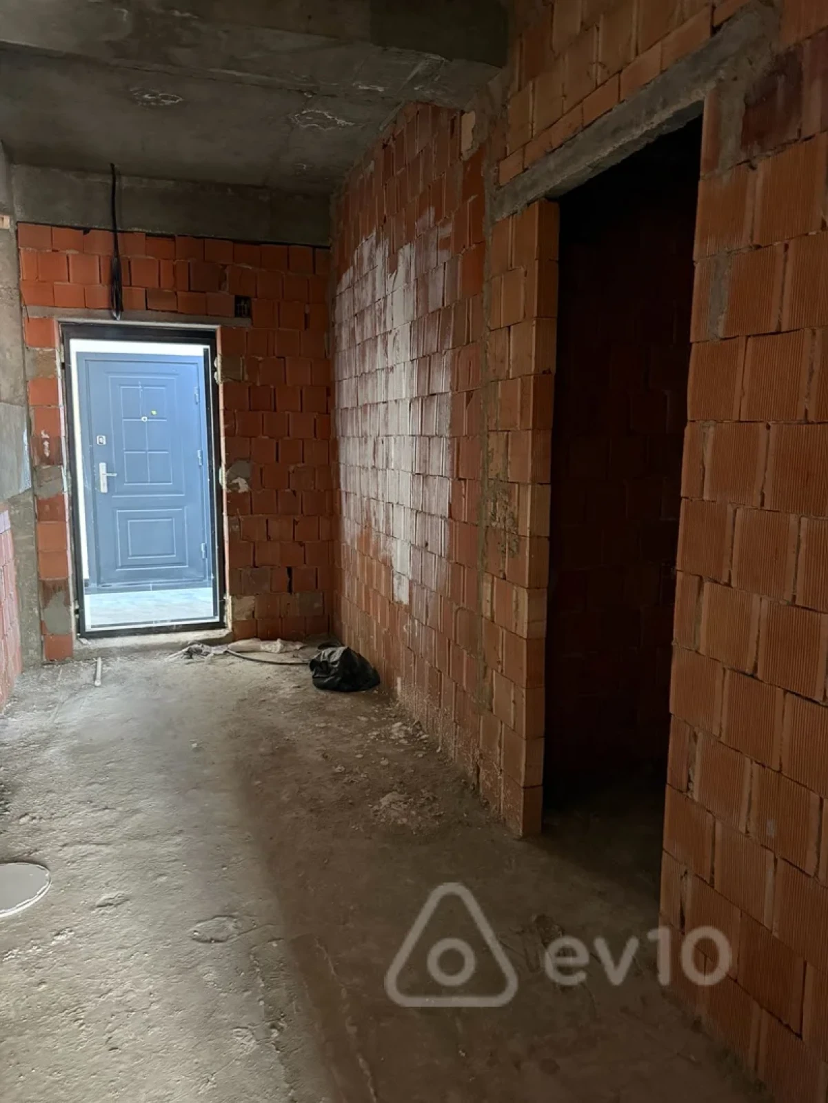 Satılır 2 otaqlı yeni tikili 105 m²