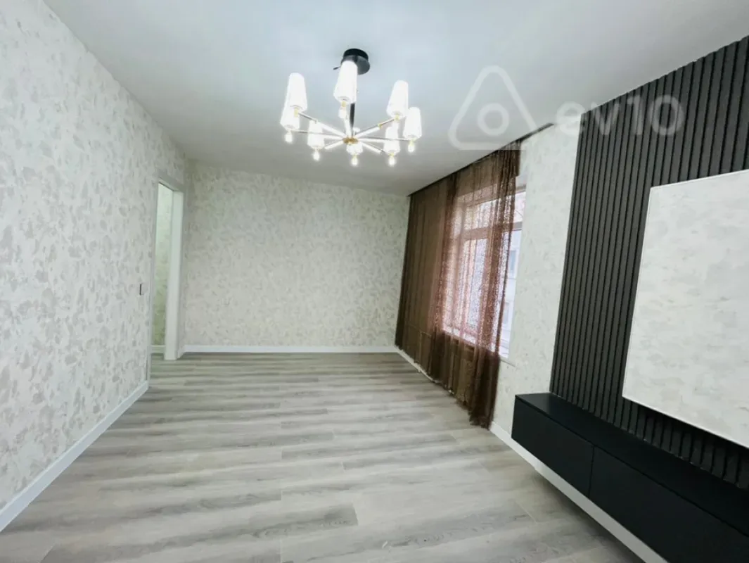 Satılır 2 otaqlı köhnə tikili 35 m²