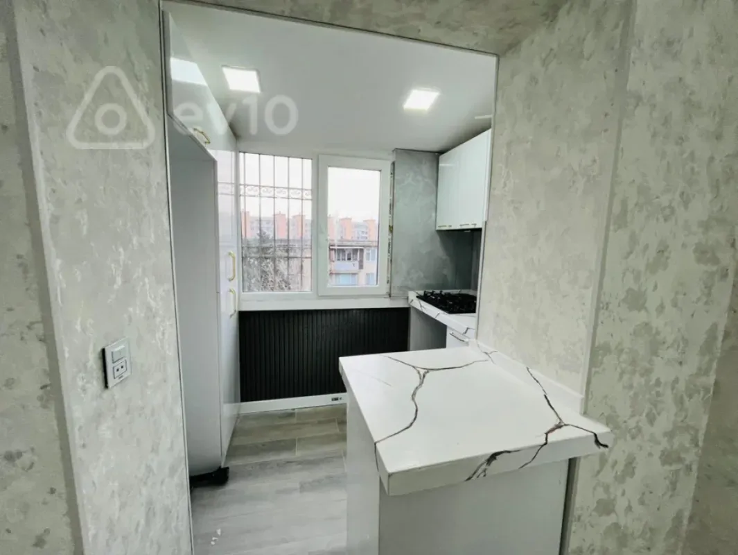 Satılır 2 otaqlı köhnə tikili 35 m²