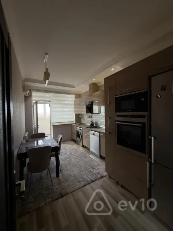 Satılır 3 otaqlı yeni tikili 110 m²