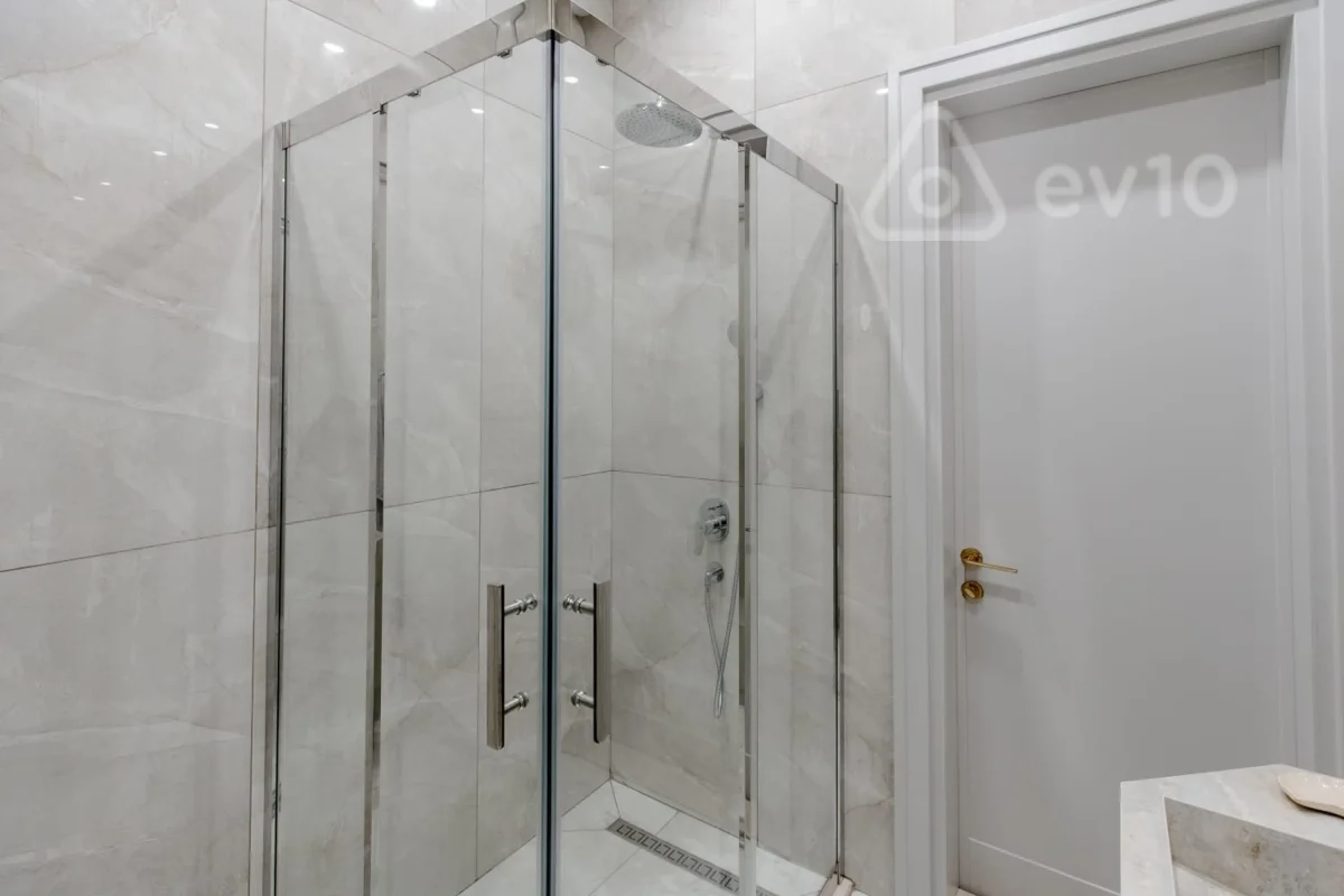 Kirayə verilir 3 otaqlı yeni tikili 120 m²