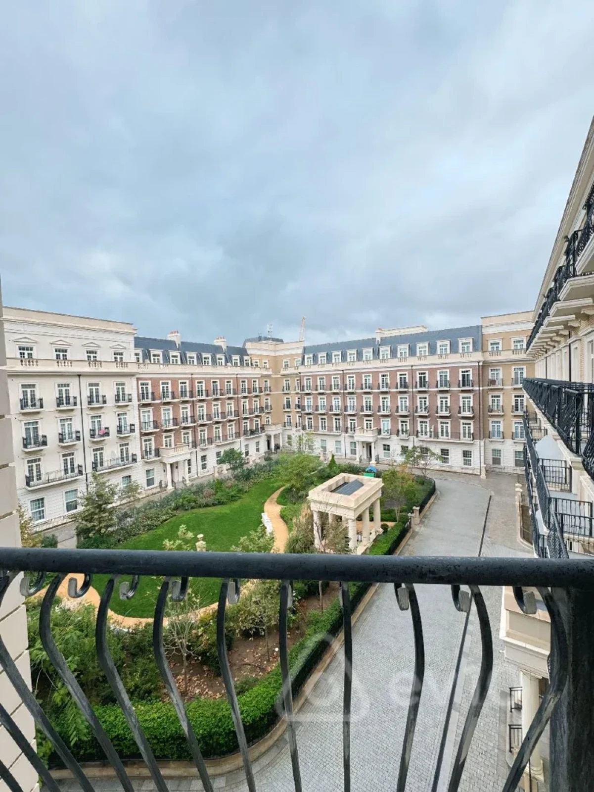 Kirayə verilir 3 otaqlı yeni tikili 120 m²