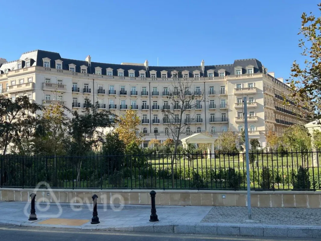 Kirayə verilir 3 otaqlı yeni tikili 120 m²