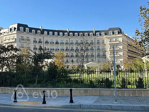 Kirayə verilir 3 otaqlı yeni tikili 120 m²