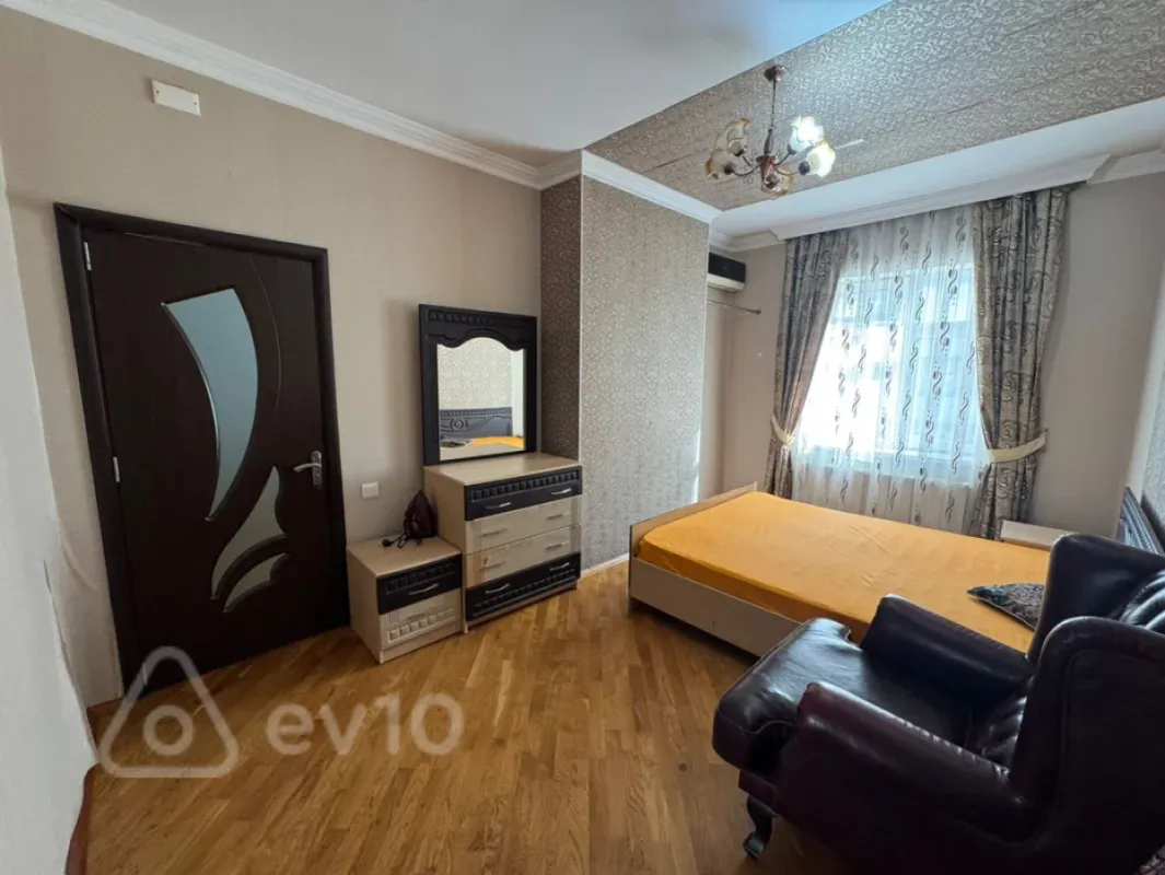 Kirayə verilir 3 otaqlı yeni tikili 100 m²