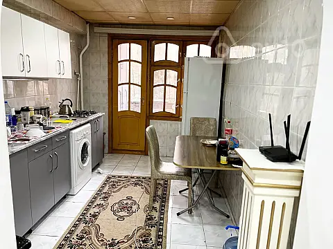 Kirayə verilir 2 otaqlı köhnə tikili 80 m²