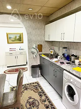 Kirayə verilir 2 otaqlı köhnə tikili 80 m²