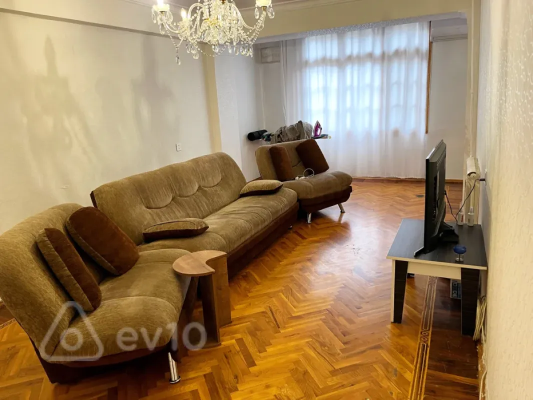 Kirayə verilir 2 otaqlı köhnə tikili 80 m²