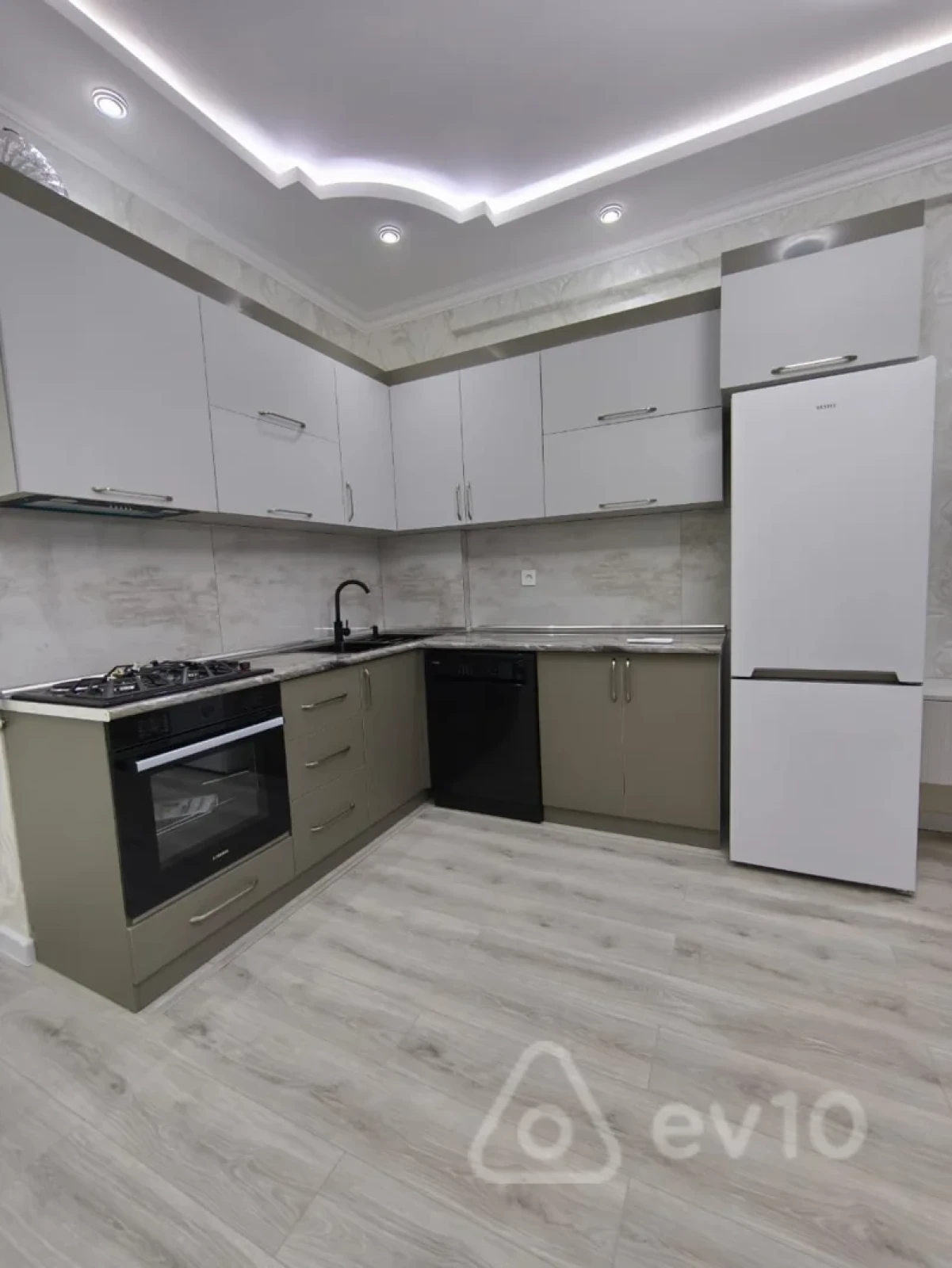 Kirayə verilir 2 otaqlı yeni tikili 66 m²