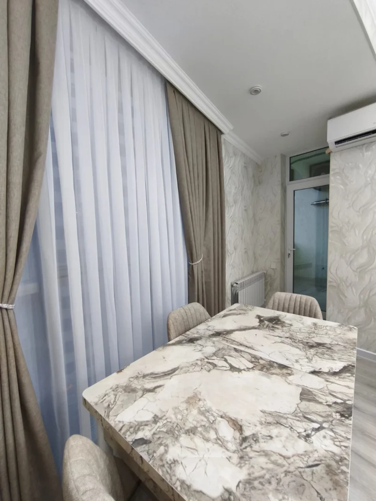 Kirayə verilir 2 otaqlı yeni tikili 66 m²