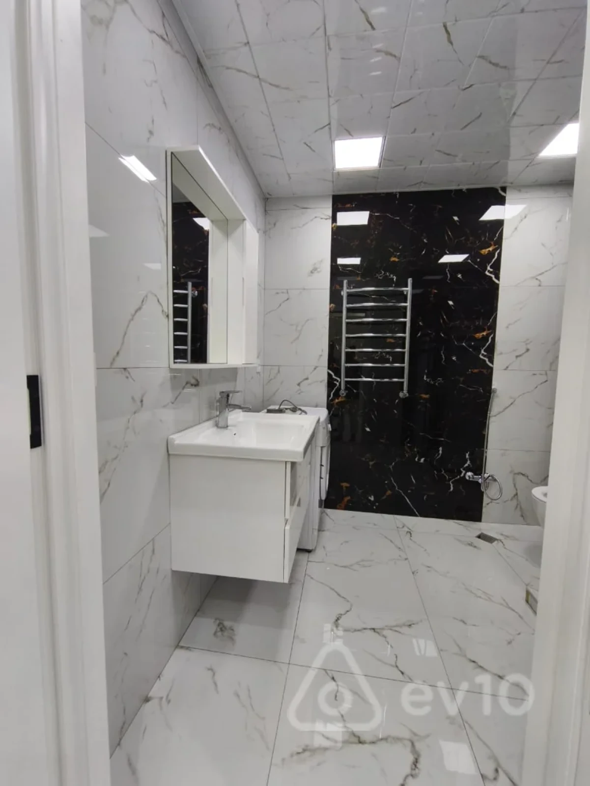 Kirayə verilir 2 otaqlı yeni tikili 66 m²