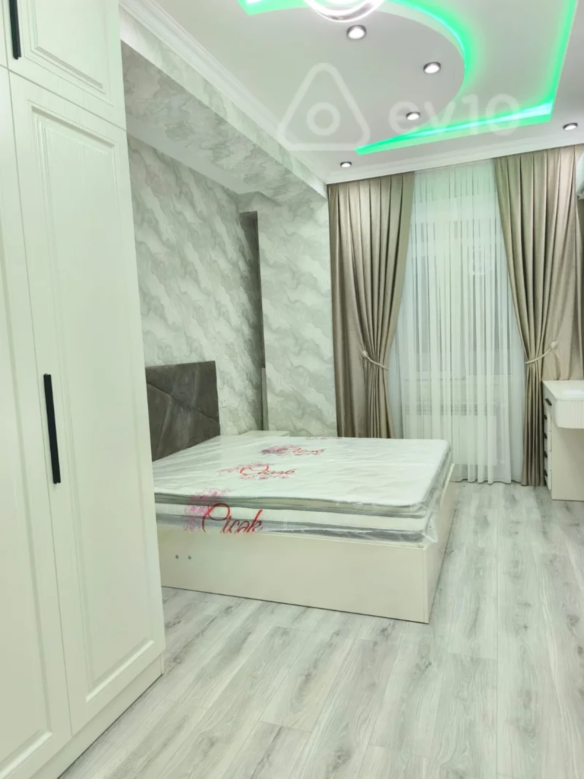 Kirayə verilir 2 otaqlı yeni tikili 66 m²
